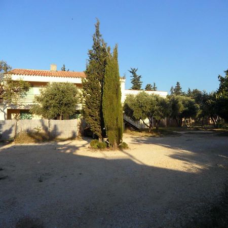 Apartmán Mas Vincent La Fare-les-Oliviers Exteriér fotografie
